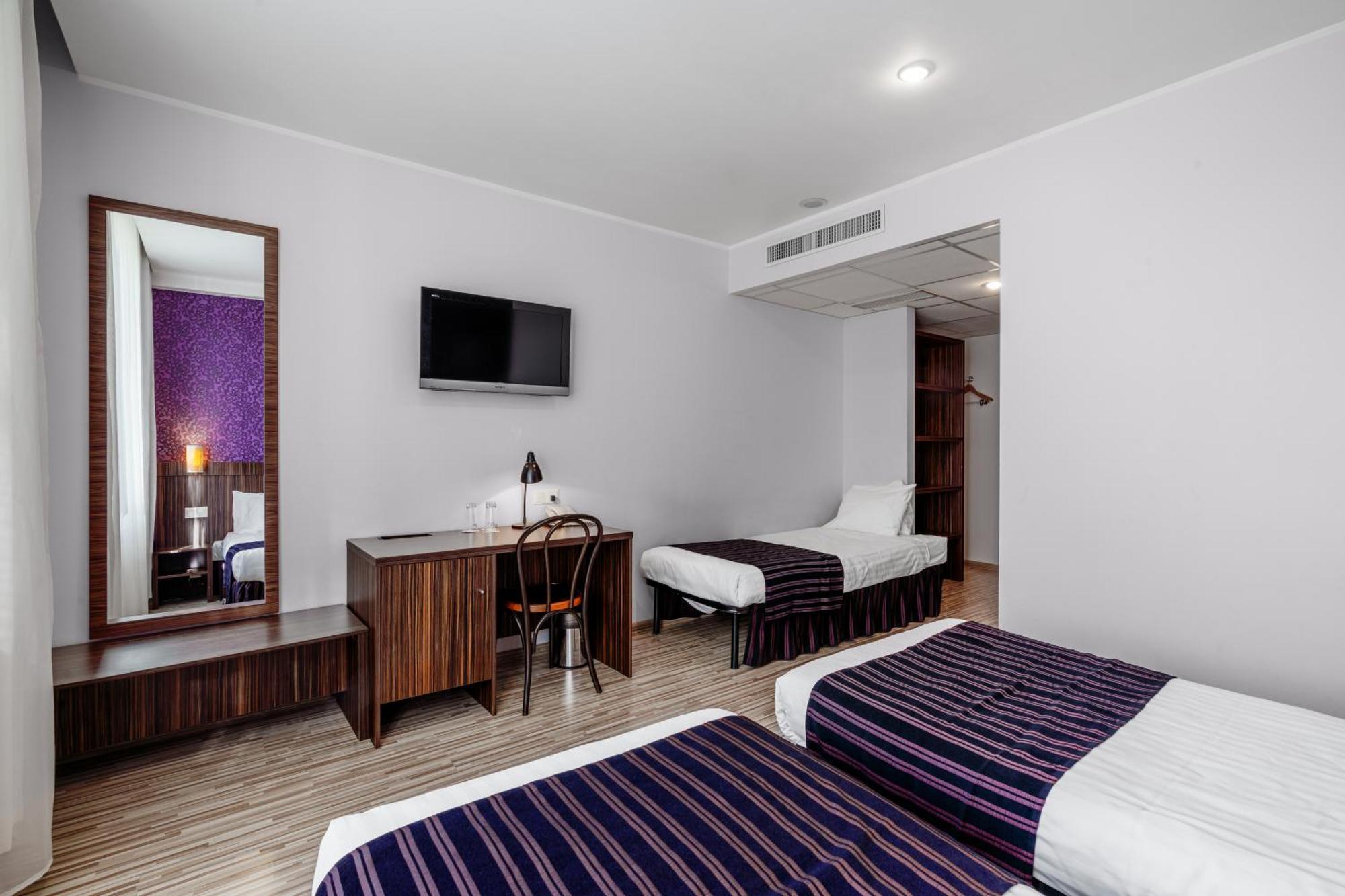Rija Vef With Free Parking Hotell
