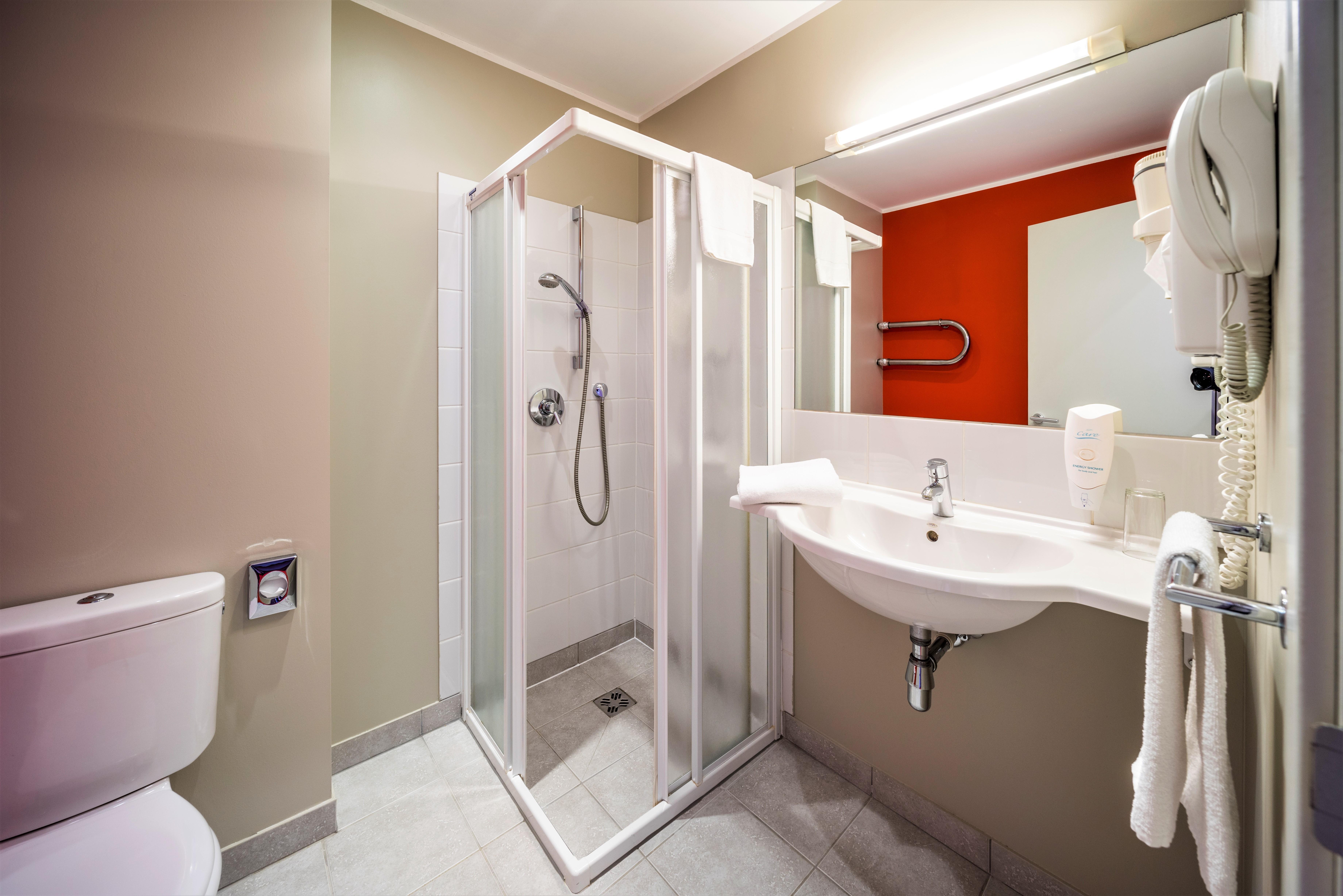 Khách sạn Rija Vef With Free Parking 3*